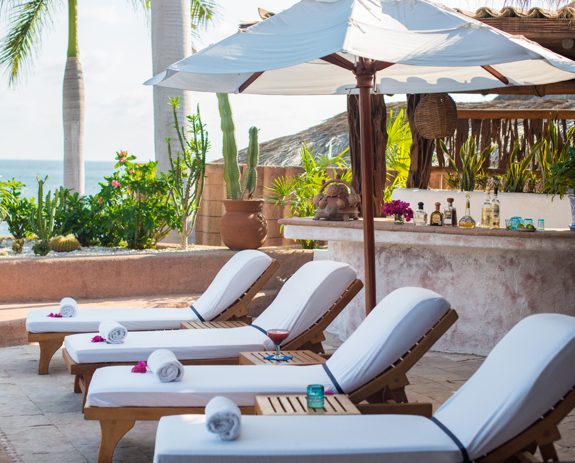 All inclusive beach villa boutique hotel Zihuatanejo Mexico : El Ensue単o
