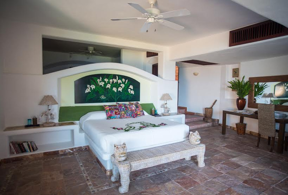 All inclusive romantic beach villa boutique hotel Zihuatanejo Ixtapa Mexico :  El Ensueño