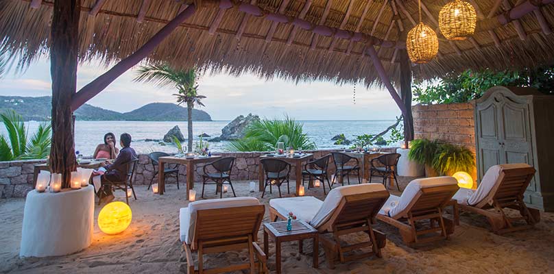 Palapa luxury villa beach lounge Zihuatanejo Ixtapa Mexico : El Ensueno